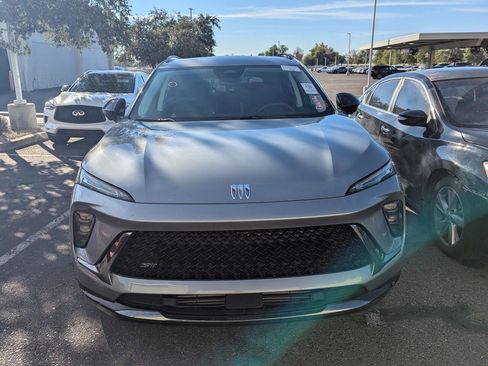 Used 2025 Buick Envision Sport Touring image 3