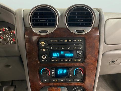 Used 2005 GMC Envoy SLT image 16