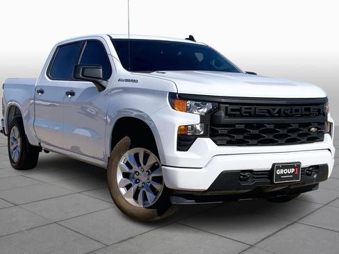 Used 2024 Chevrolet Silverado 1500 Custom image 2