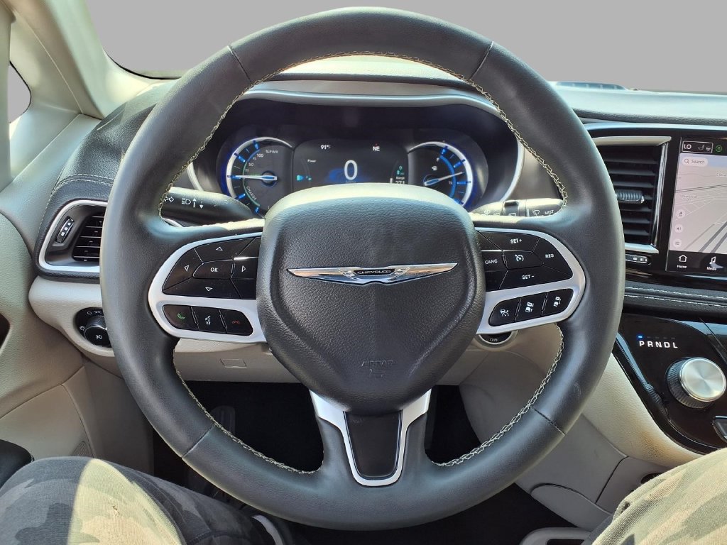 Used 2024 Chrysler Pacifica Limited FWD image 16