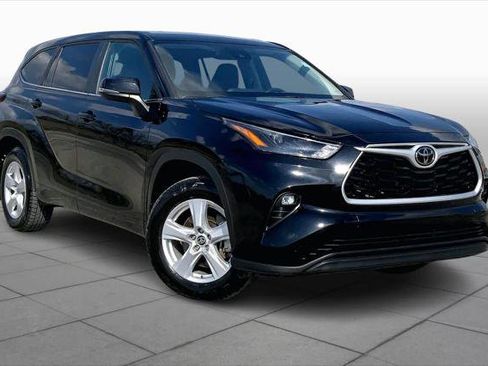 Certified 2024 Toyota Highlander LE image 3