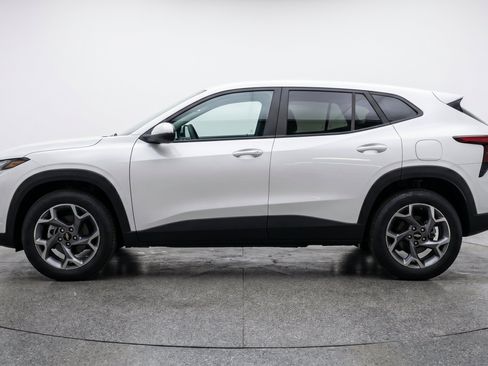 Used 2025 Chevrolet Trax LT w/ LT Convenience Package FWD image 5