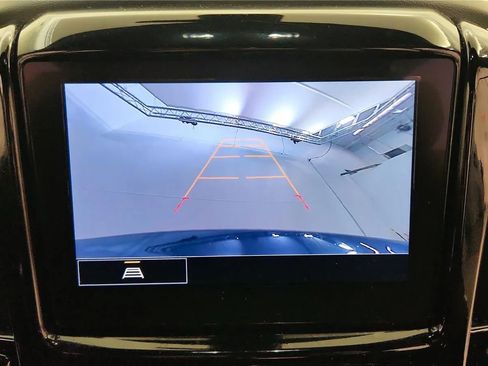 Used 2023 Chevrolet Traverse LT image 29