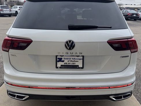 Certified 2022 Volkswagen Tiguan SEL R-Line image 8
