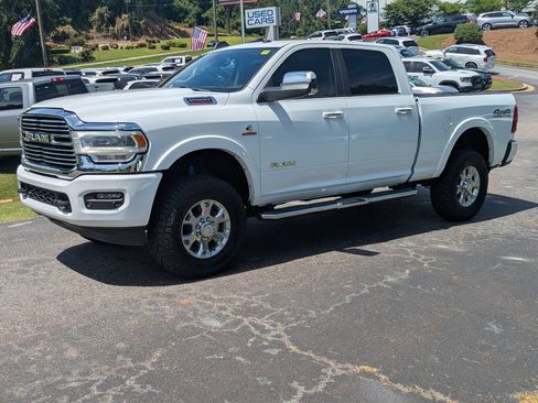 Used 2022 RAM 2500 Laramie AWD/4WD image 2