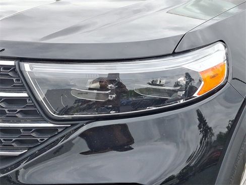 Certified 2022 Ford Explorer XLT w/ Equipment Group 202A image 9