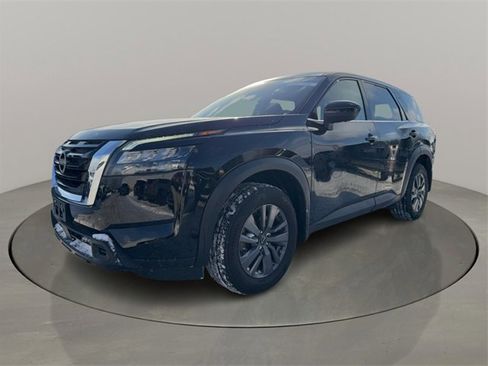 Used 2024 Nissan Pathfinder S image 3