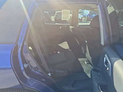 Used 2018 Nissan Pathfinder SV AWD/4WD image 7