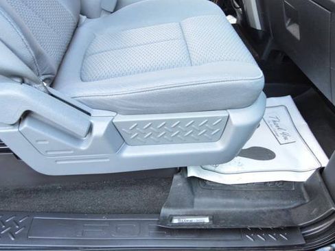 Used 2011 Ford F150 XLT w/ XLT Chrome Pkg AWD/4WD image 28