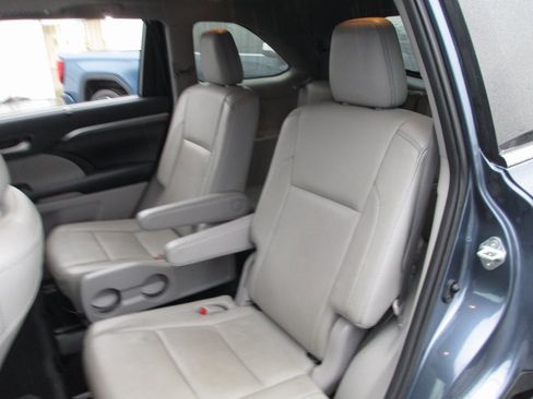 Used 2019 Toyota Highlander Limited image 19