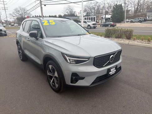 Certified 2025 Volvo XC40 B5 Plus image 7