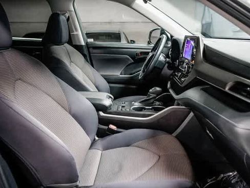 Certified 2023 Toyota Highlander LE image 16