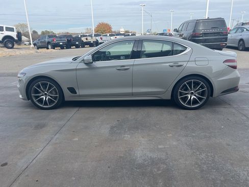 Used 2025 Genesis G70 2.5T image 8
