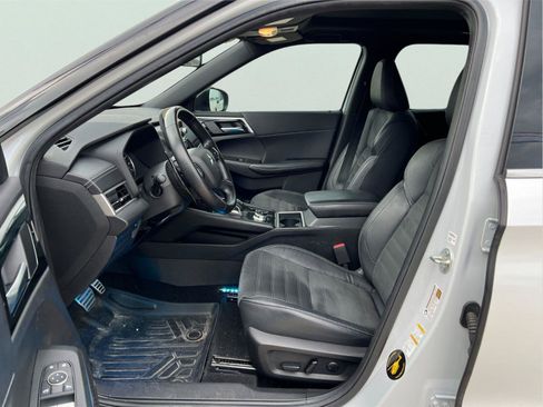 Used 2022 Mitsubishi Outlander SE FWD image 10