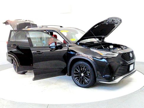 Used 2023 Toyota Highlander XSE image 12
