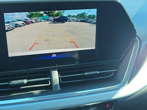 Used 2024 Chevrolet Trax LT w/ Driver Confidence Package FWD image 29