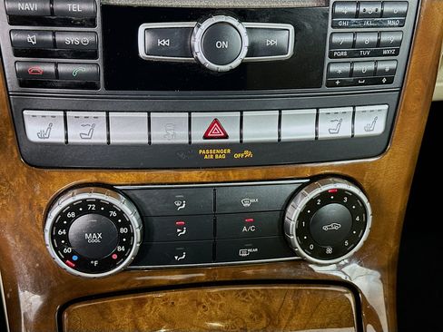 Used 2014 Mercedes-Benz SLK 250 image 21