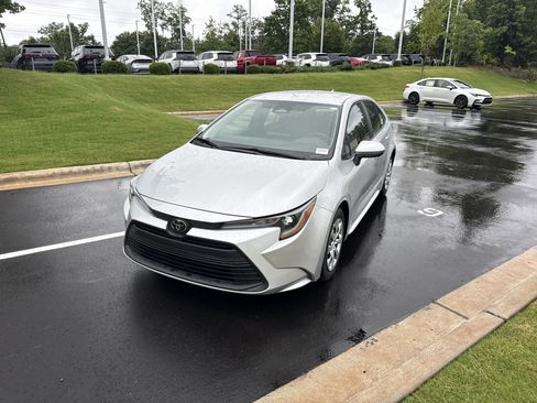 Used 2023 Toyota Corolla LE FWD image 5