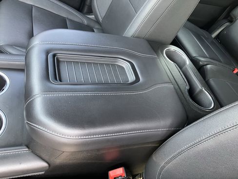 Used 2022 Chevrolet Suburban LT w/ Luxury Package image 35