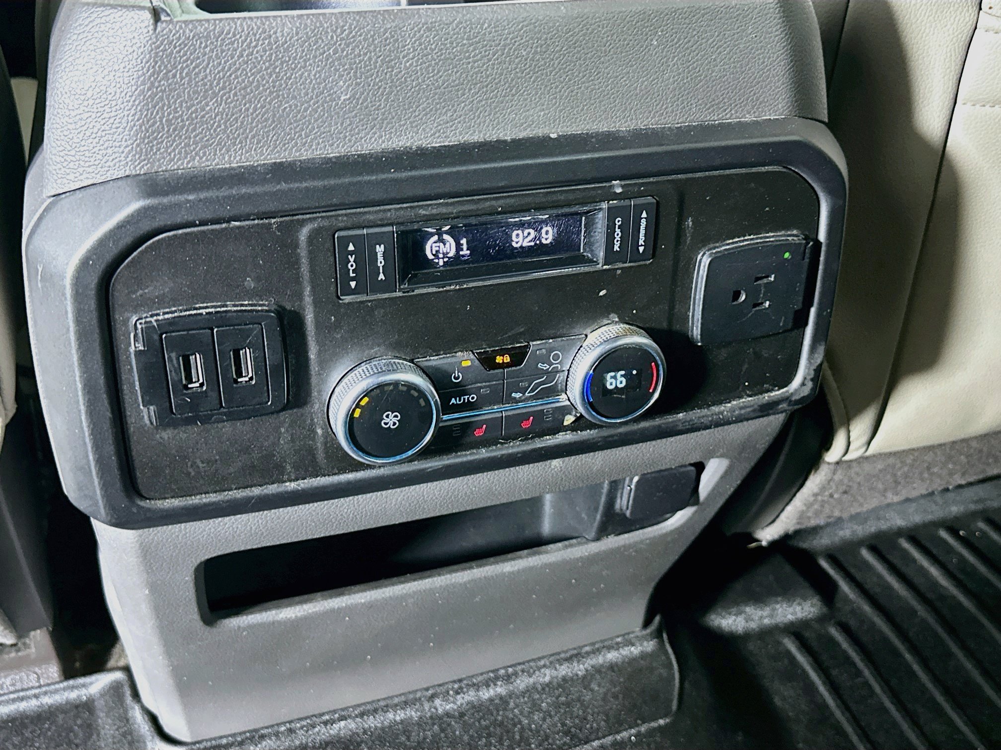 Used 2018 Ford Expedition Max Limited w/ Equipment Group 301A RWD image 28