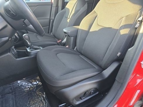 Used 2023 Jeep Renegade Latitude w/ Premium Group image 5