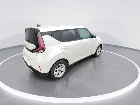 Used 2024 Kia Soul LX w/ Option Group 015 image 8