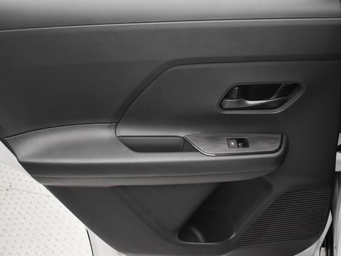 Certified 2025 Nissan Kicks S AWD/4WD image 31