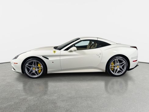 Used 2016 Ferrari California T image 6