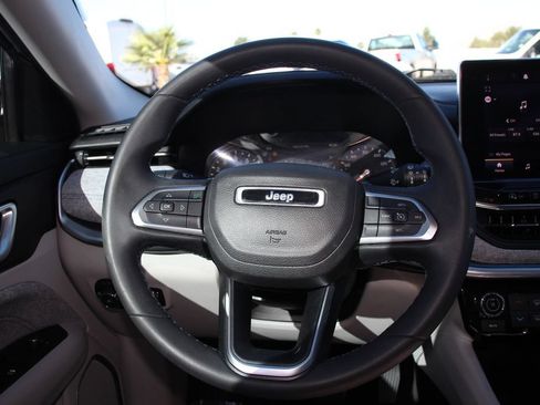 Used 2022 Jeep Compass Latitude FWD image 16