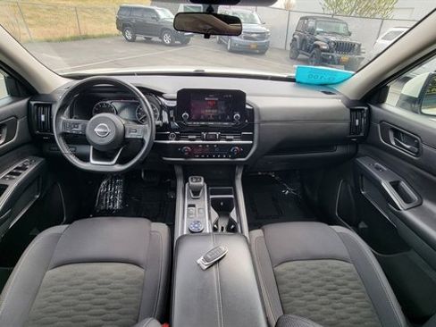 Used 2024 Nissan Pathfinder SV w/ SV Premium Package AWD/4WD image 12