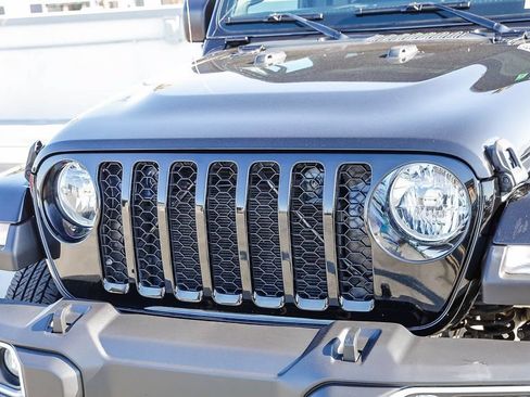 Used 2023 Jeep Gladiator Sport AWD/4WD image 6