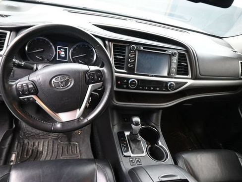 Used 2015 Toyota Highlander XLE AWD/4WD image 23