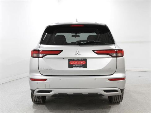 Used 2023 Mitsubishi Outlander SE image 20