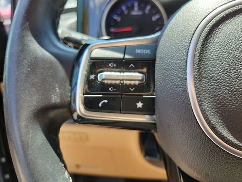 Used 2023 Kia Carnival EX FWD image 19