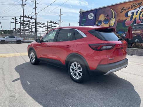 Used 2024 Ford Escape Active AWD/4WD image 3