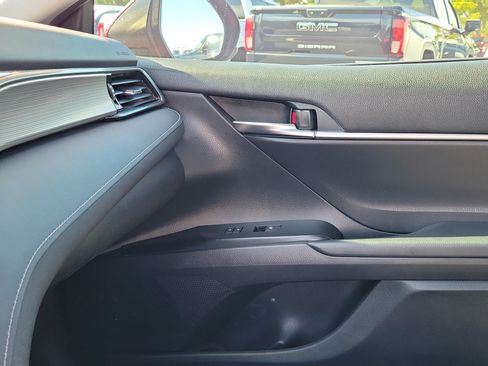 Used 2019 Toyota Camry SE FWD image 29