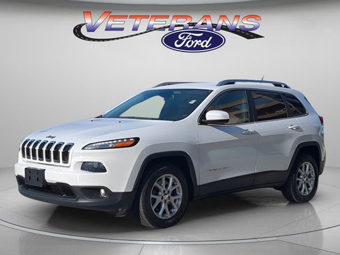 Used 2018 Jeep Cherokee Latitude w/ Safety Group FWD image 1