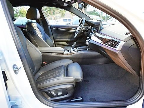 Used 2023 BMW 530e w/ M Sport Package image 12