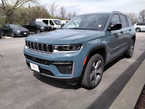 New 2026 Jeep Grand Cherokee Limited w/ Luxury Tech Group II AWD/4WD image 1