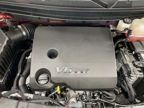 Used 2023 Chevrolet Traverse LT image 28