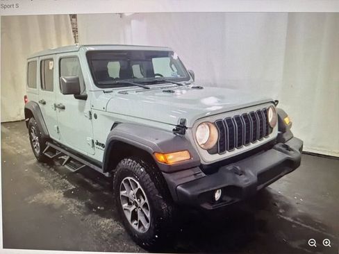 Used 2024 Jeep Wrangler Unlimited Sport AWD/4WD image 8