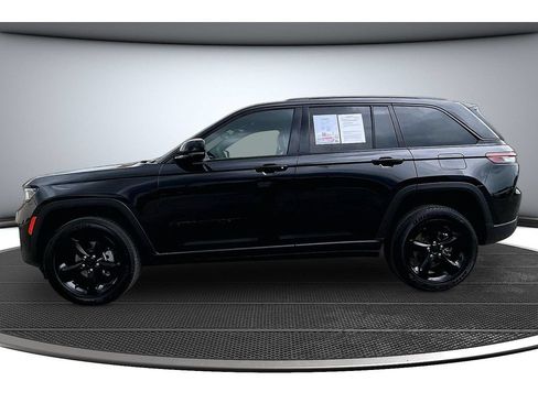 Certified 2023 Jeep Grand Cherokee Altitude AWD/4WD image 17