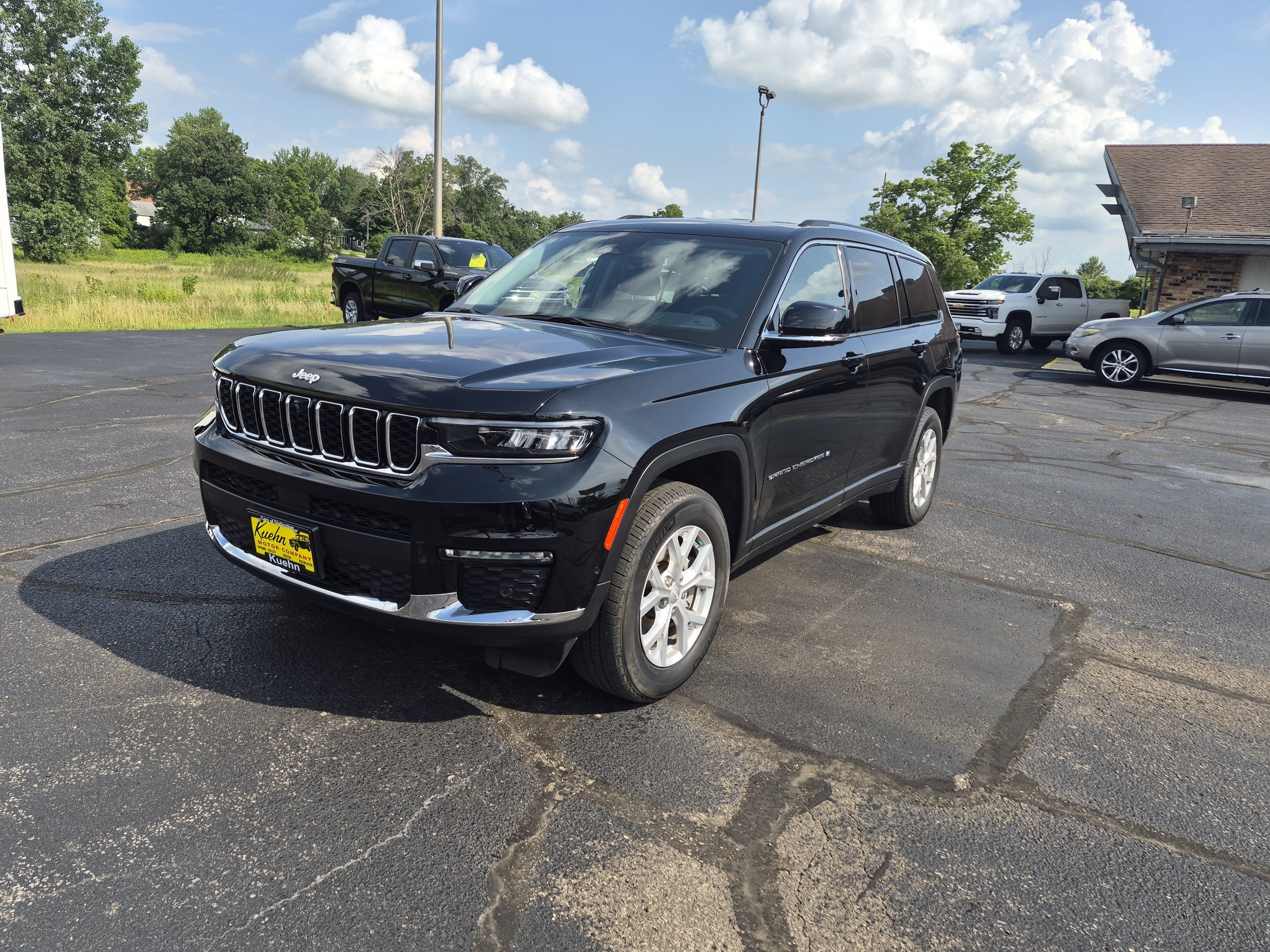 Used 2023 Jeep Grand Cherokee L Limited w/ Luxury Tech Group II AWD/4WD image 4