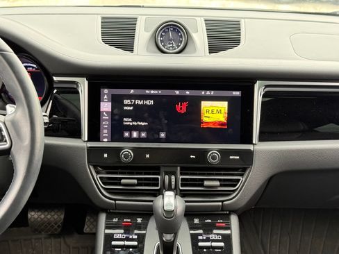 Used 2023 Porsche Macan AWD/4WD image 12