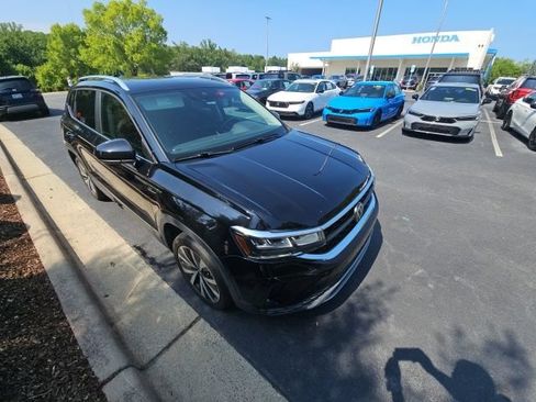 Used 2022 Volkswagen Taos SE FWD image 8