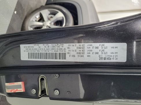 Used 2019 Jeep Cherokee Limited w/ Luxury Group image 33