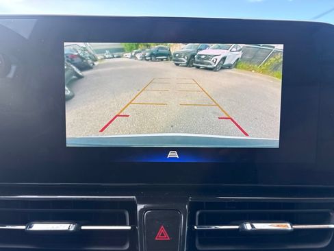 Used 2025 Chevrolet TrailBlazer LT AWD/4WD image 21