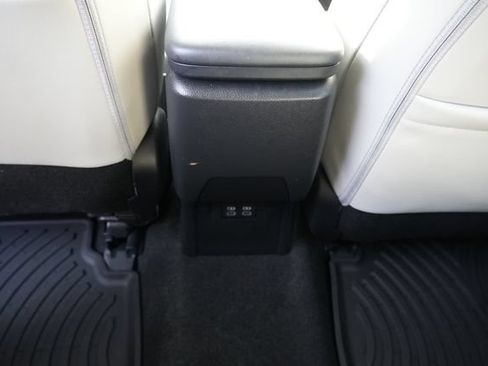 Used 2024 Toyota Prius XLE FWD image 17