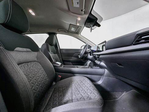 Used 2025 Nissan Kicks SV AWD/4WD image 28