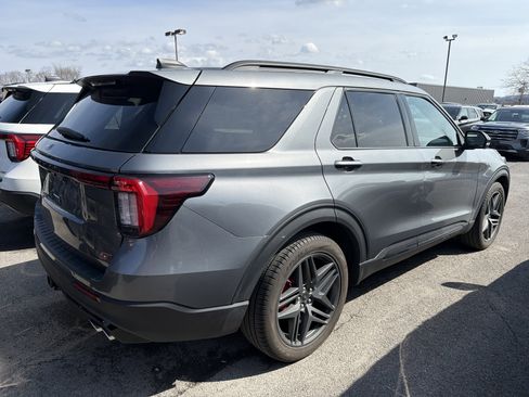 Used 2025 Ford Explorer ST AWD/4WD image 6